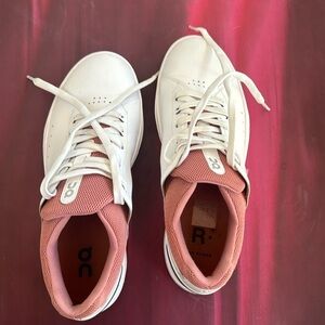 On Cloud Women’s The Roger.